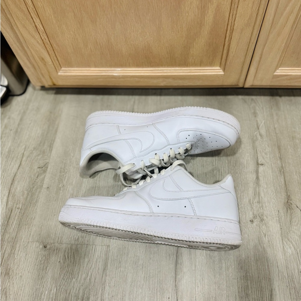 Nike White Men's Athletic Sneakers